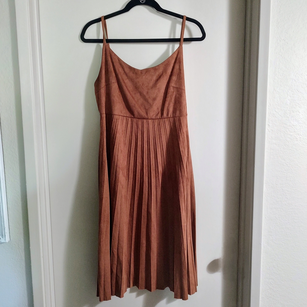 Elegant Brown Pleated Dress